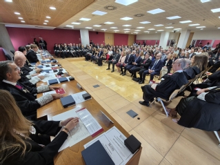 El presidente Manuel Luna se dirige a los asistentes